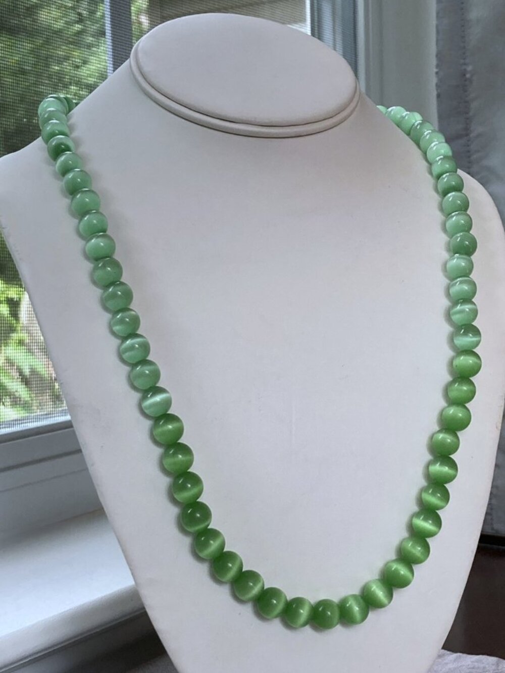 26" Green Cat's Eye Necklace, 10mm Round Beads, Ombre pattern, Toggle Clasp